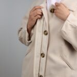 ⁦جاكيت شتوي جوخ طويل للنساء لون بيج فاتح⁩ - الصورة ⁦10⁩