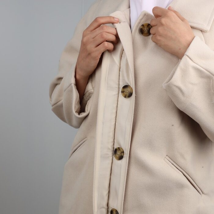 ⁦جاكيت شتوي جوخ طويل للنساء لون بيج فاتح⁩ - الصورة ⁦10⁩