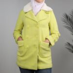 ⁦جاكيت شتوي جوخ للنساء مع فروة بيضاء لون فسفوري⁩ - الصورة ⁦7⁩