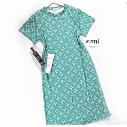 فستان بيتي بأكمام قصيرة للنساء لون أخضر وأبيض من Sami Boutique