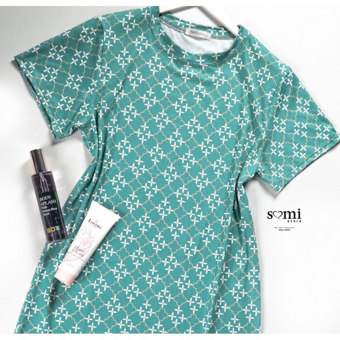 ⁦فستان بيتي بأكمام قصيرة للنساء لون أخضر وأبيض من Sami Boutique⁩ - الصورة ⁦3⁩