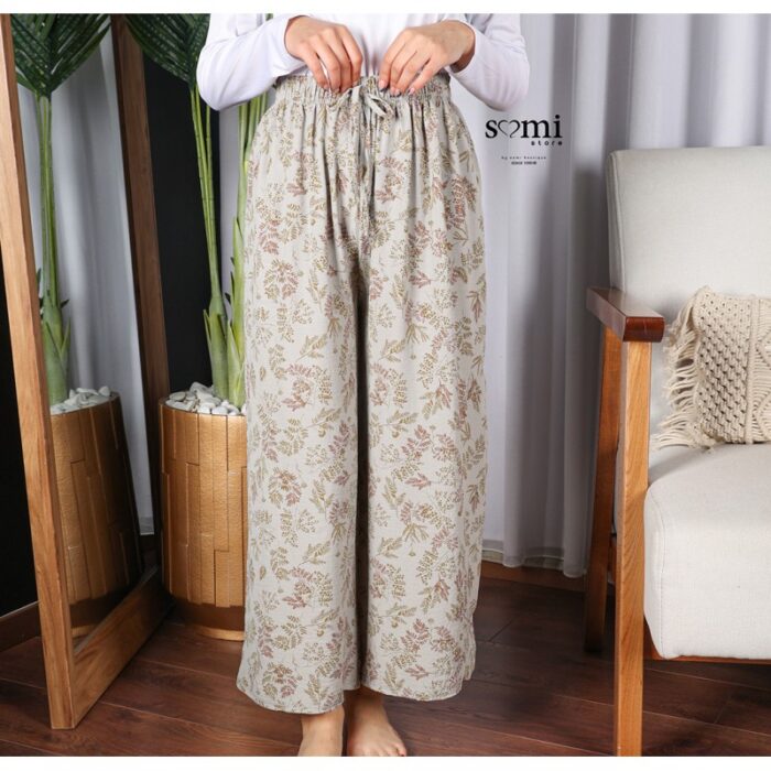 10333699_67dc45dcc6844 بنطلون فضفاض مع رباط للنساء لون سكني من Sami Boutique - الصورة 1