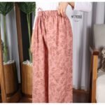 ⁦بنطلون فضفاض مع رباط للنساء لون زهري من Sami Boutique⁩ - الصورة ⁦2⁩