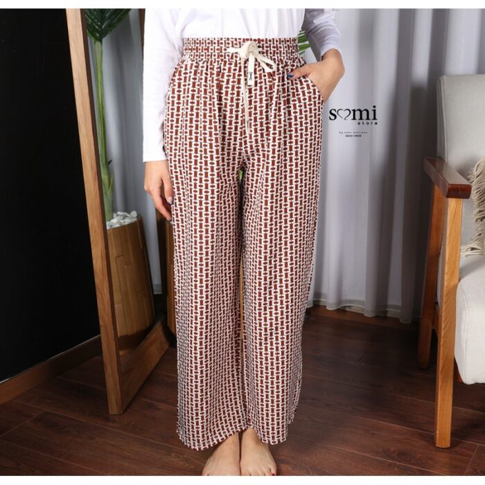 ⁦بنطلون بيتي فضفاض مع رباط للنساء لون بيج وبني من Sami Boutique⁩ - الصورة ⁦3⁩