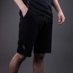 ⁦شورت سكيتشرز فيوتشر للرجال لون أسود⁩ - الصورة ⁦2⁩