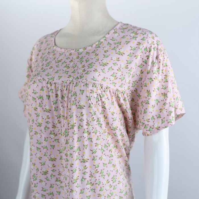 ⁦فستان بيتي صيفي للنساء لون زهري بتصميم ورود صغيرة⁩ - الصورة ⁦2⁩