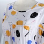 ⁦فستان بيتي صيفي للنساء لون أبيض بتصميم دوائر ملونة⁩ - الصورة ⁦4⁩