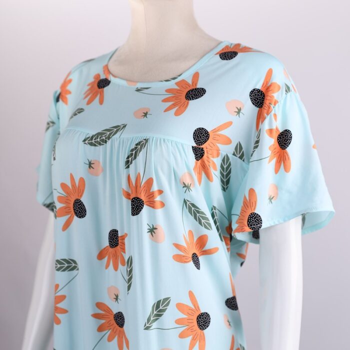 ⁦فستان بيتي صيفي للنساء لون أخضر فاتح بتصميم ورود⁩ - الصورة ⁦2⁩