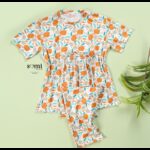 بجامة صيفية بأكمام قصيرة للنساء لون أبيض برسومات تفاح من Sami Boutique