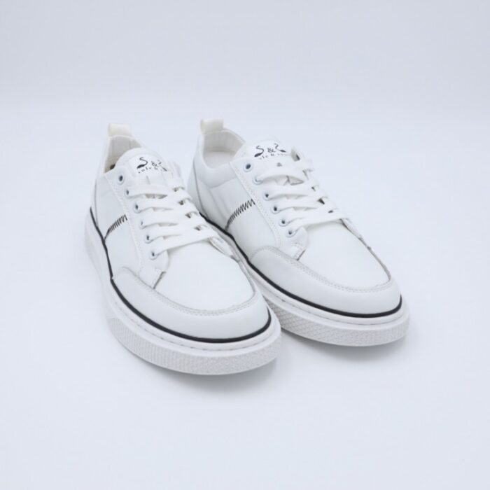 10333929_67dc47396cc24 حذاء سول آند سول بأربطة للنساء لون أبيض وخطوط سوداء - الصورة 1