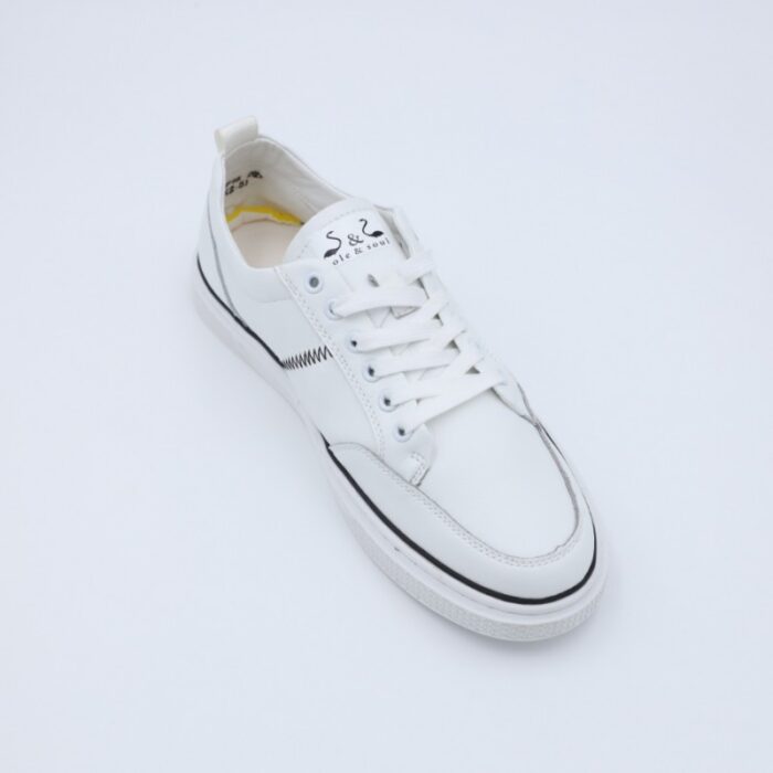 ⁦حذاء سول آند سول بأربطة للنساء لون أبيض وخطوط سوداء⁩ - الصورة ⁦3⁩