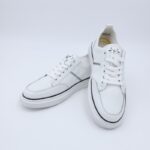 ⁦حذاء سول آند سول بأربطة للنساء لون أبيض وخطوط سوداء⁩ - الصورة ⁦11⁩