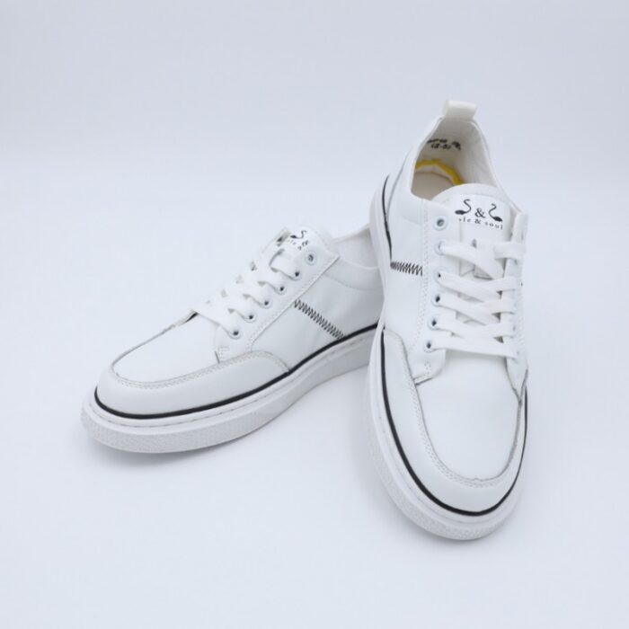 ⁦حذاء سول آند سول بأربطة للنساء لون أبيض وخطوط سوداء⁩ - الصورة ⁦11⁩