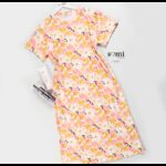 فستان بيتي بأكمام قصيرة للنساء لون أبيض برسومات ورد من Sami Boutique