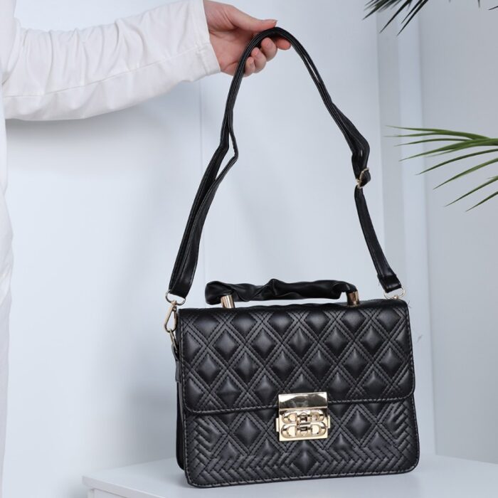 ⁦شنطة كتف لون اسود⁩ - الصورة ⁦2⁩