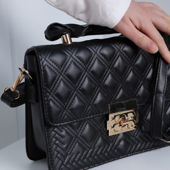 ⁦شنطة كتف لون اسود⁩ - الصورة ⁦3⁩