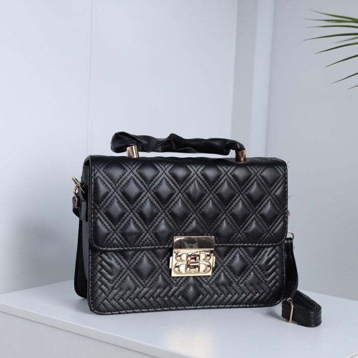 ⁦شنطة كتف لون اسود⁩ - الصورة ⁦4⁩