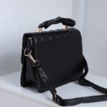 ⁦شنطة كتف لون اسود⁩ - الصورة ⁦6⁩