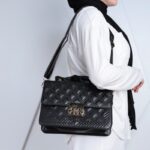 ⁦شنطة كتف لون اسود⁩ - الصورة ⁦7⁩