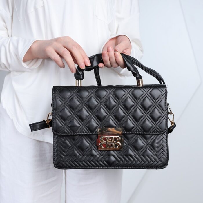 ⁦شنطة كتف لون اسود⁩ - الصورة ⁦8⁩