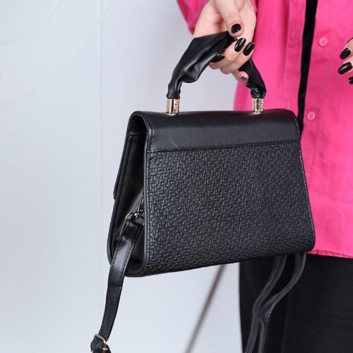 ⁦شنطة كتف لون اسود⁩ - الصورة ⁦3⁩