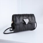 ⁦حقيبة يد للاطفال لون اسود⁩ - الصورة ⁦2⁩