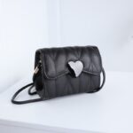 ⁦حقيبة يد للاطفال لون اسود⁩ - الصورة ⁦3⁩