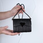 ⁦حقيبة يد للاطفال لون اسود⁩ - الصورة ⁦7⁩