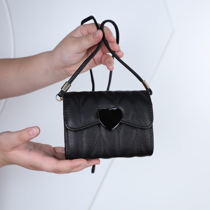 ⁦حقيبة يد للاطفال لون اسود⁩ - الصورة ⁦7⁩