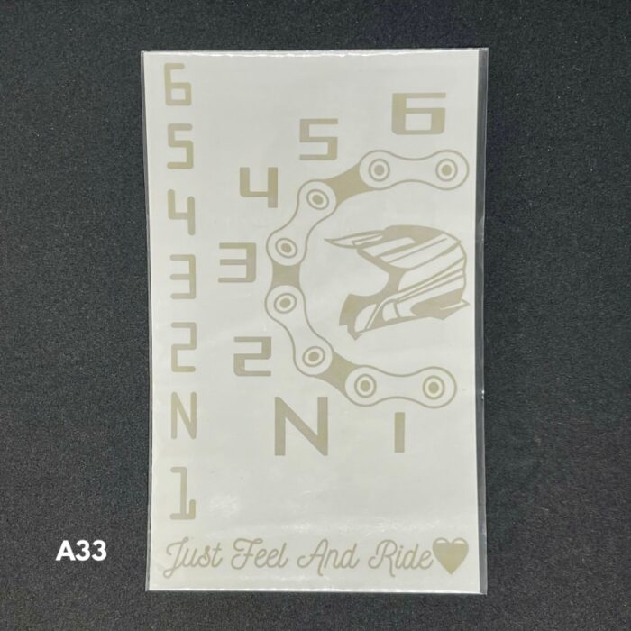 ⁦تاتو مؤقت 18×11 سم بتصميم خوذة دراجة⁩ - الصورة ⁦1⁩