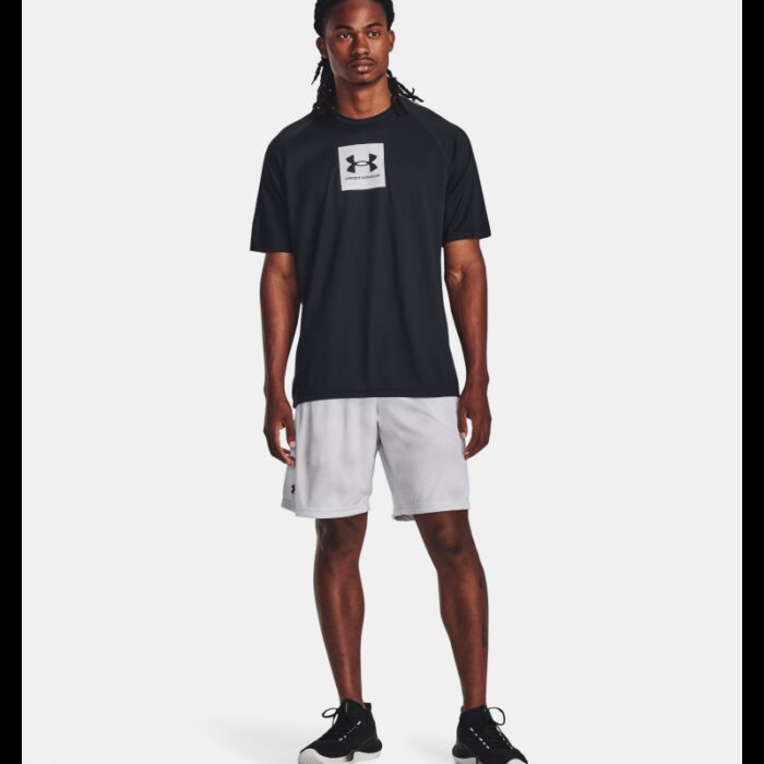 ⁦Under Armour Men's UA Tech™ Print Fill Short Sleeve T-shirt-تيشيرت اندر ارمور تيك برينت فيل للرجال لون أسود⁩ - الصورة ⁦3⁩