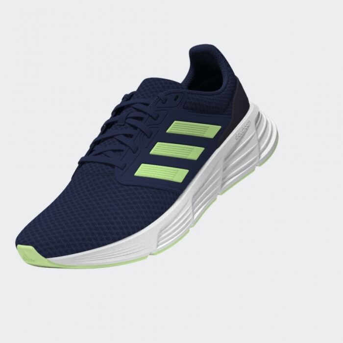 ⁦حذاء اديداس جلاكسي 6 للرجال لون أزرق ونعل أبيض-adidas Mens' Galaxy 6 Shoes - Blue⁩ - الصورة ⁦13⁩