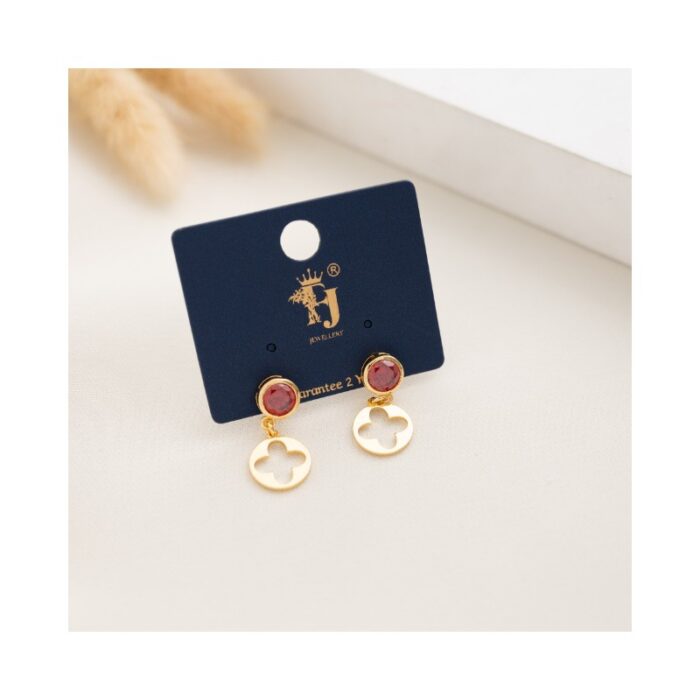 10334589_67dc4a88a7da4 حلق ذهبي زركون أحمر بتصميم وردة فان كليف مفرغة - الصورة 1