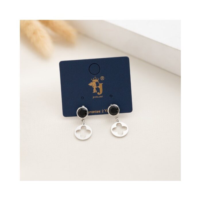 10334591_67dc4a8a19548 حلق فضي زركون اسود بتصميم وردة فان كليف مفرغة - الصورة 1