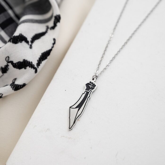 10334628_67dc4aae7fcc8 سلسال فضي بتصميم خارطة و علم فلسطين - الصورة 1