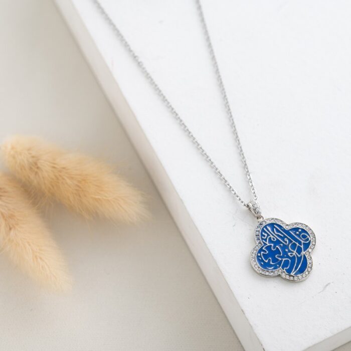 10334639_67dc4ab38e07c سلسال فضي فان كليف بتصميم قل لون أزرق - الصورة 1