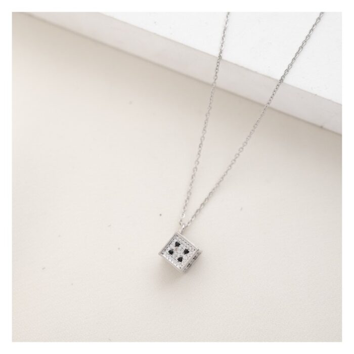 10334645_67dc4ab73cd17 سلسال فضي بتصميم حجر نرد - الصورة 1