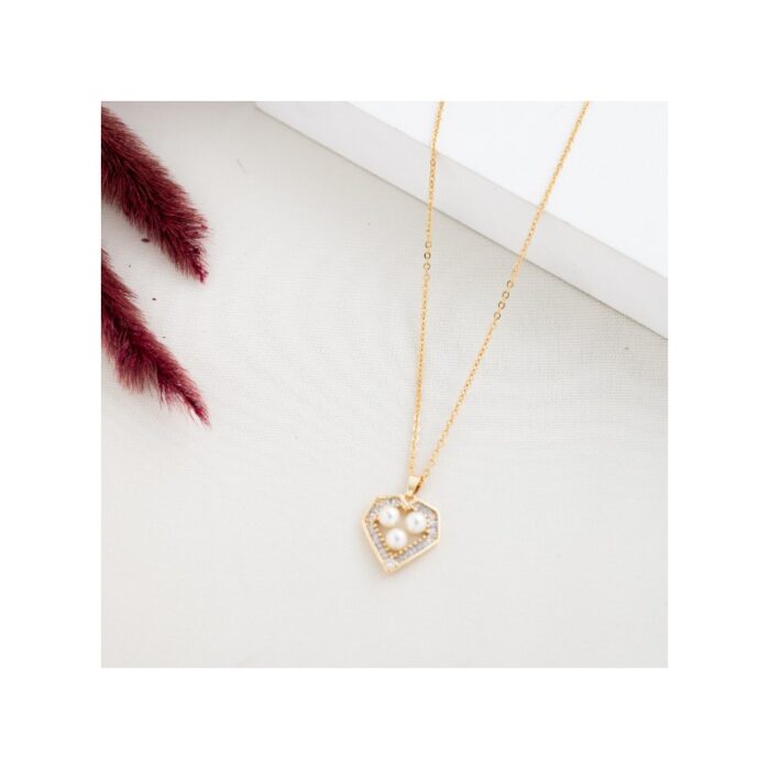 10334678_67dc4b068f587 سلسال ذهبي زركون مع لولو بتصميم قلب - الصورة 1