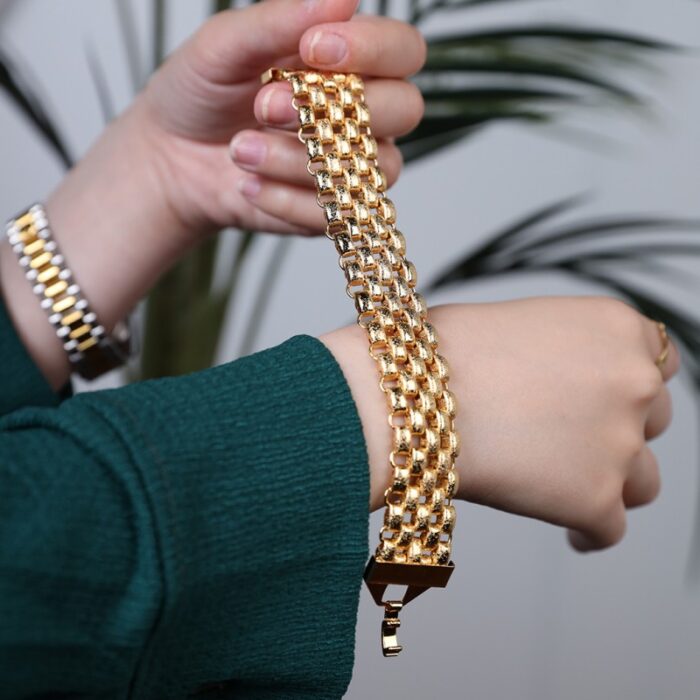 10334694_67dc4b222ed06 سوار ذهبي بتصميم جنزيرعريض - الصورة 1