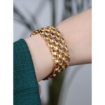 ⁦سوار ذهبي بتصميم جنزيرعريض⁩ - الصورة ⁦3⁩