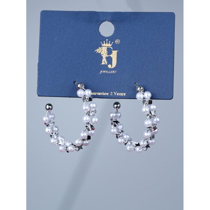 10334707_67dc4b2ecee4a حلق فضي هوبس بتصميم نجوم ولولو - الصورة 1