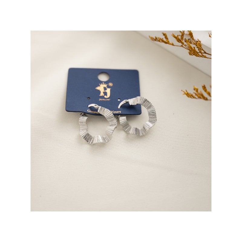 ⁦حلق فضي بتصميم مموج⁩ - الصورة ⁦1⁩