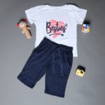 طقم قطعتين تيشيرت وشورت للأطفال لون أبيض وكحلي