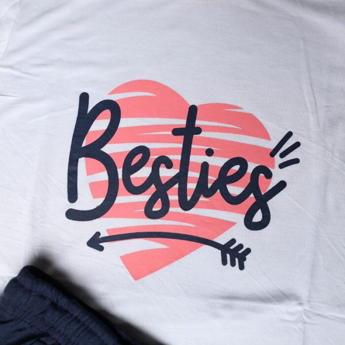 ⁦طقم قطعتين تيشيرت وشورت للأطفال لون أبيض وكحلي⁩ - الصورة ⁦3⁩