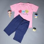 ⁦طقم قطعتين تيشيرت وشورت للأطفال لون زهري وكحلي⁩ - الصورة ⁦2⁩