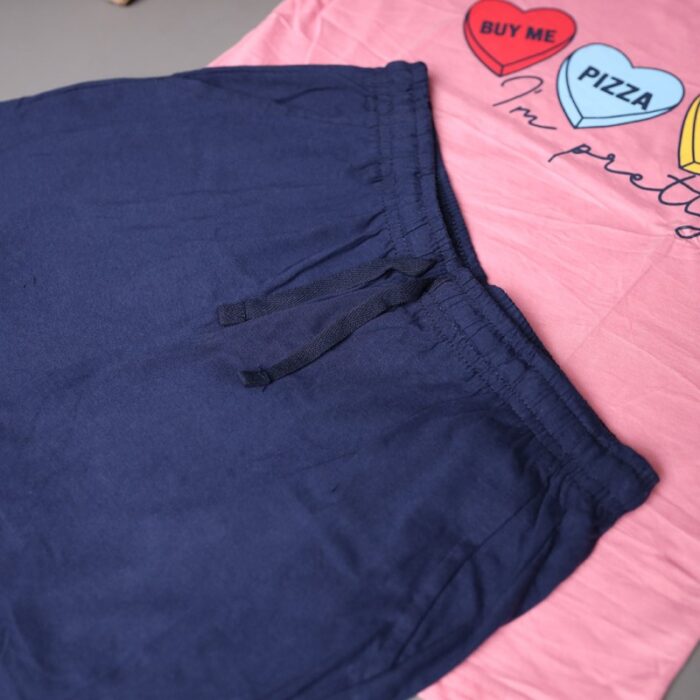 ⁦طقم قطعتين تيشيرت وشورت للأطفال لون زهري وكحلي⁩ - الصورة ⁦3⁩