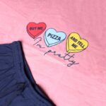 ⁦طقم قطعتين تيشيرت وشورت للأطفال لون زهري وكحلي⁩ - الصورة ⁦4⁩