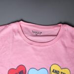 ⁦طقم قطعتين تيشيرت وشورت للأطفال لون زهري وكحلي⁩ - الصورة ⁦5⁩