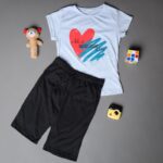 ⁦طقم قطعتين تيشيرت وشورت للأطفال لون أزرق بارد وأسود⁩ - الصورة ⁦2⁩