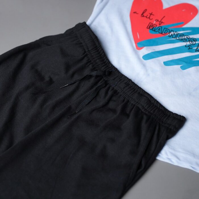 ⁦طقم قطعتين تيشيرت وشورت للأطفال لون أزرق بارد وأسود⁩ - الصورة ⁦3⁩